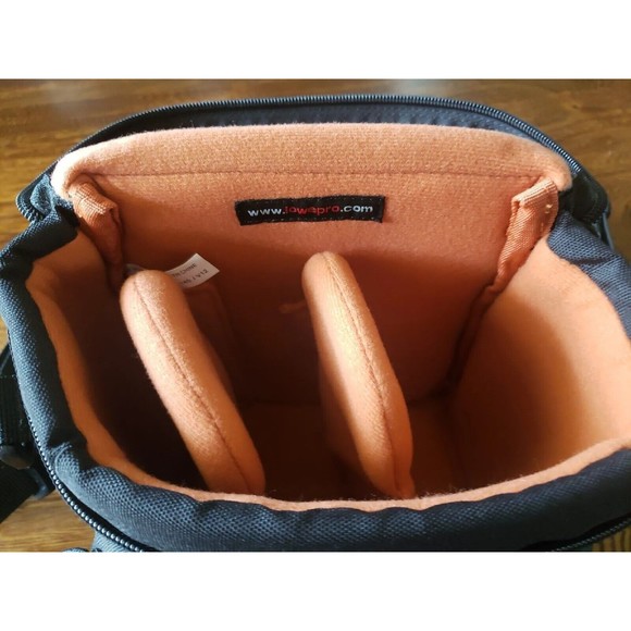 Lowepro LP 140 Adventura Small Camera Bag Black Case With Shoulder Strap - Picture 5 of 9